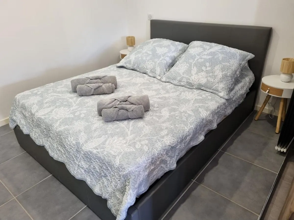 La petite Luciole entre mer et montagne. Cagnes-sur-Mer Appartement